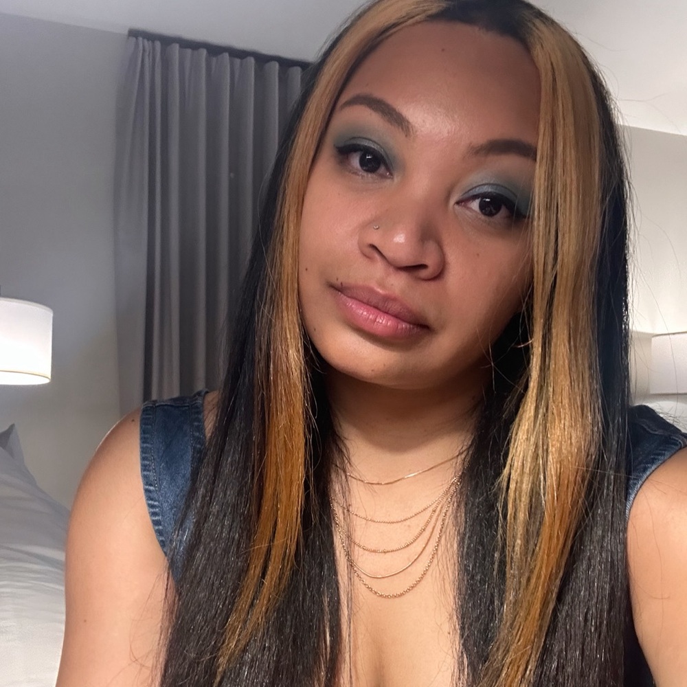 Meet your Posher, Casandra